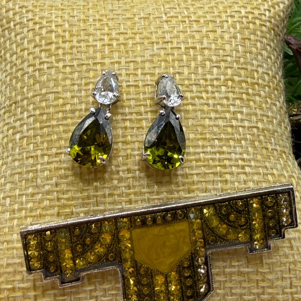 Elegant Gold Pendant and Silver .925 Silver Gemstone Earrings Jewelry Bundle - Picture 15 of 15